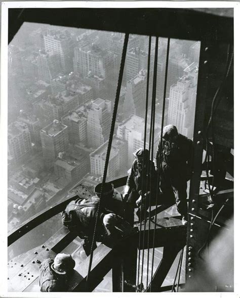 workers on empire state building empire state building bouwvakker foto s