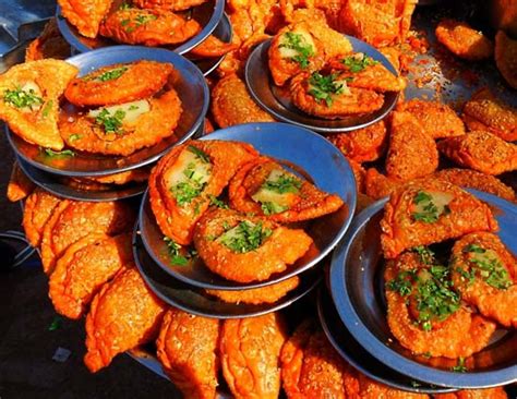 India has the world's largest number of vegetarians. 5 Most Famous Vegetarian Street Food in India - lifeberrys.com