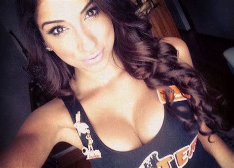Hooters Have The Most Gorgeous Staff Of Anywhere Ever 44 Pics