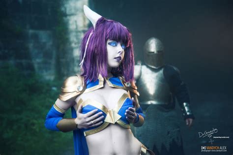 Monara Cosplay Of A Draenei Priestess From World Of Warcraft
