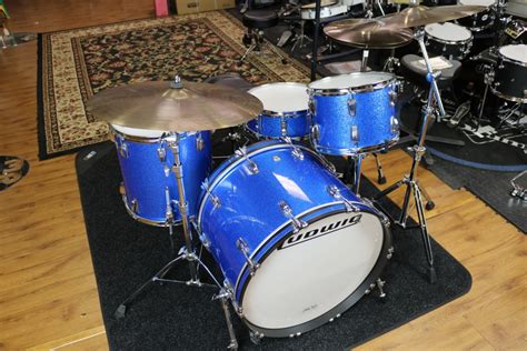 Ludwig Classic Maple Pro Beat 24 Drum Kit In Blue Sparkle