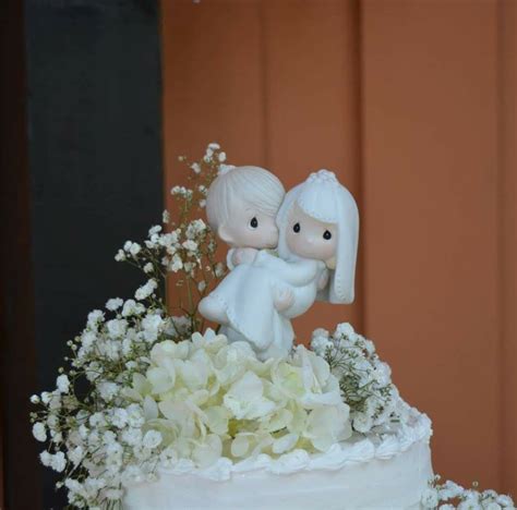 Romantic Moments Wedding Cakes