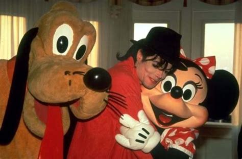 Minnie Gets Some Loving Michael Jackson Photo 8896766 Fanpop