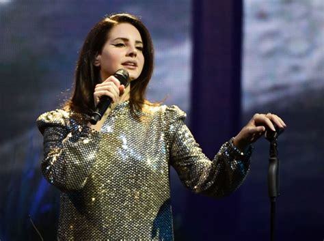Listen To Lana Del Rey Cover Ariana Grandes “break Up With Your Girlfriend Im Bored” The Fader