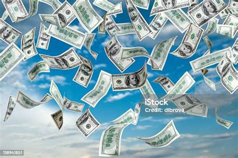 Seratus Dolar Tagihan Jatuh Dari Langit Foto Stok Unduh Gambar