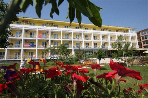 In mamaia, acestia au fost goniti de pe plaja de o furtuna de nisip, valurile sunt mari, iar meteorologii anunta ploi. Litoralul Pentru Toti 2021 Mamaia Hotel CENTRAL*** Pico ...