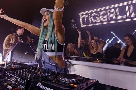 Australian Dj Tigerlily Responded To Her Nude Snapchat Leak By Donating