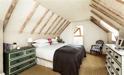 Custom vaulted ceiling yields drama in master bedroom. 15 Design Ideas for Vaulted Ceilings | Homebuilding ...