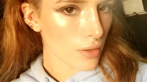 Bella Thorne in Unterwäsche mit Nippelblitzer auf Snapchat