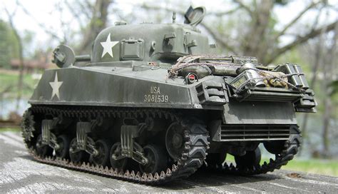 M4a3 Sherman 75mm Tank Plastic Model Military Vehicle Kit 135