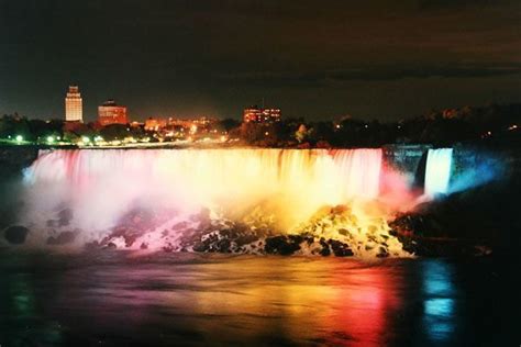 Niagara Falls Night Tour With Dinner And Cruise