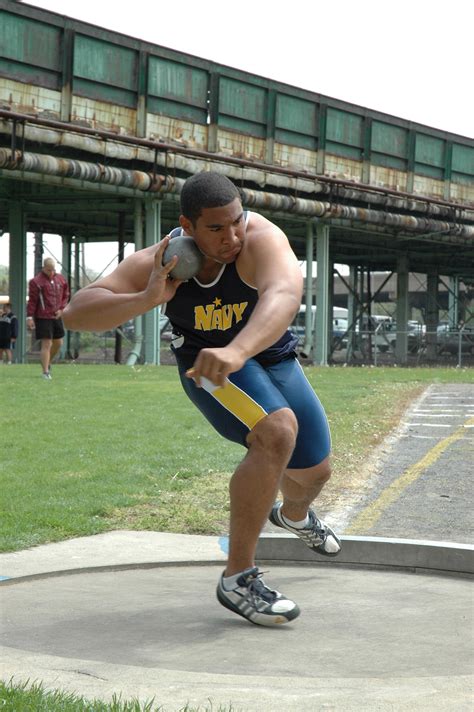 The discus throw, also known as disc throw, is a track and field event in which an athlete throws a heavy disc—called a discus—in an attempt to mark a farther distance than their competitors. Lanzamiento de bala - Wikipedia, la enciclopedia libre