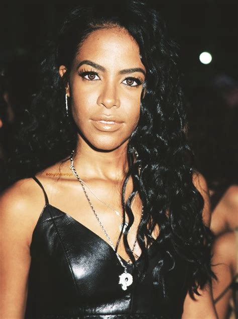 Aaliyahs Hair And Makeup So Gorgeous Aaliyah Aaliyah Hair Aaliyah