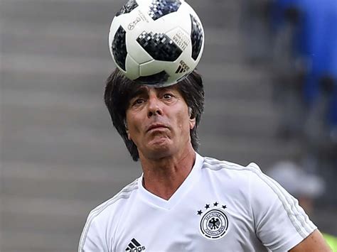 Almanya futbol federasyonu, joachim löw'ün euro 2020 sonrasında milli takım teknik direktörlüğü görevinden ayrılacağını açıkladı. FIFA World Cup 2018: Joachim Loew Set To Stay As Germany ...