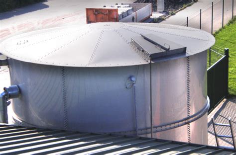 Storagetech™ megafloat full contact floating roofs consists of aluminum of stainless steel metal blocks and designed for highly corrosive and volatile products. Stainless steel roof - Roof constructions | Börger Pumps