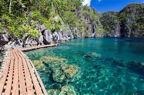 Crystal Clear Waters On A Beautiful Day In The Philippines Palawan