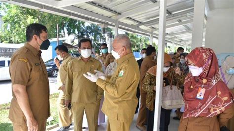 Gejala virus corona dan cara. Sekda Aceh Kunjungi Rumah Sakit Rujukan Covid-19 di RSUDZA ...