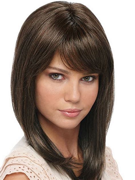 20 Medium Hairstyles For Round Faces Tips Magment