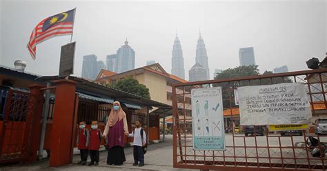 The cmco in selangor, kuala lumpur, and putrayaja was initially scheduled to end on 27 october 2020. All schools in KL, Putrajaya, Selangor and Penang closed ...