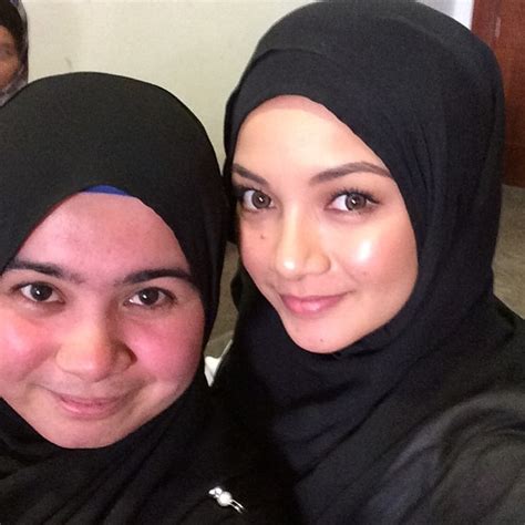 Neelofa Kini Berhijab Penuh