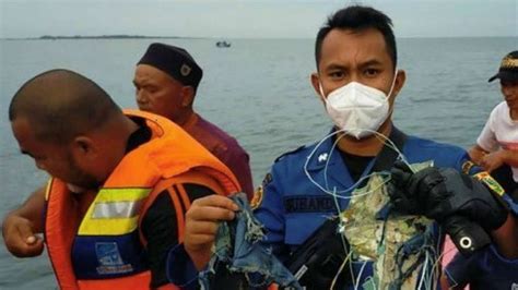 Indonesias Sriwijaya Air Plane Crashes After Take Off