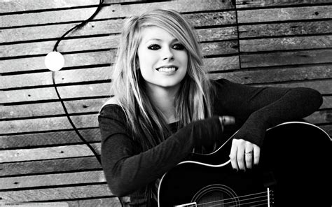 Fondos De Pantalla X Px Avril Lavigne Guitarra X