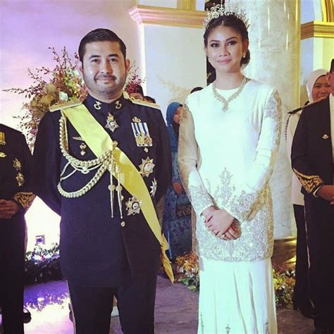 Also attended by the crown prince of johor and his wife che' puan khaleeda binti bustamam. Cerita QM Harini...: Pernikahan TMJ dan Che Puan Khaleda