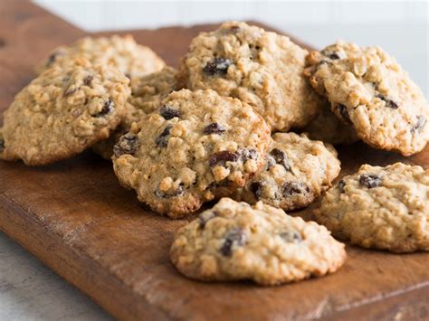 Pair these apple oatmeal cookies with a batch of pumpkin spice cookies and candied pecan sweet potato muffins for a perfectly sweet autumn or are you looking for more cookie inspiration that comes straight from your fruit drawer? Easy Oatmeal Raisin Cookies Recipe - Todd Porter and Diane ...