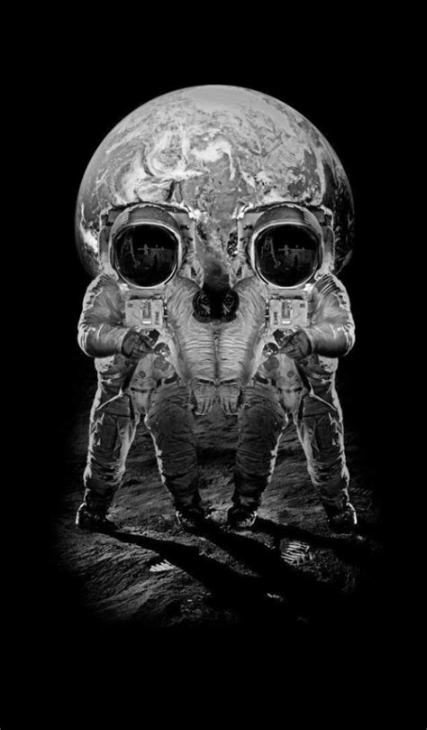 Astronaut Skull Optical Illusion