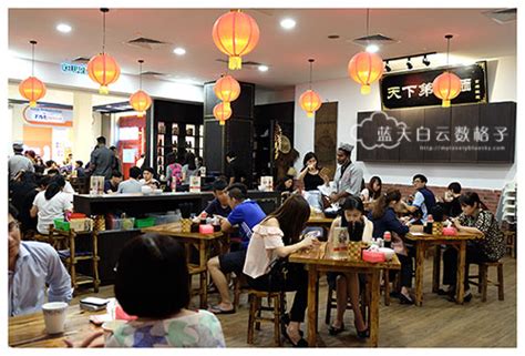 I have known of this restaurant, as it has many outlets in the klang valley, and was pleased to learn that it is opening its first outlet in penang at gurney plaza. Mid Valley Megamall | 有间面馆 Go Noodle House 午餐时间大排长龙 • 蓝天白云数格子
