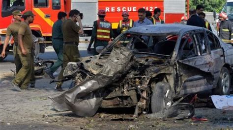 لاہور غیر قانونی تجاوزات کے خلاف کارروائی کے دوران دھماکہ، 26 افراد ہلاک 50 سے زیادہ زخمی Bbc