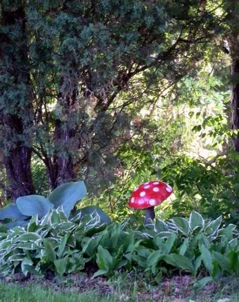 Garden Decor Idea DIY Garden Art Mushrooms