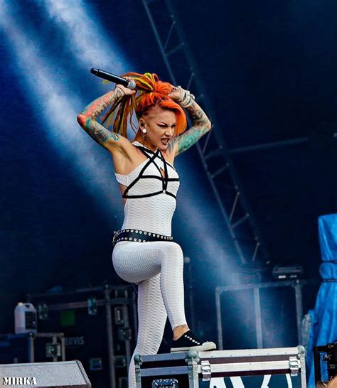 Secure the loop over the knot with a metal headpiece to complete your elegant look with style. Lena Scissorhands | Women of rock, Metal girl, Goth hair