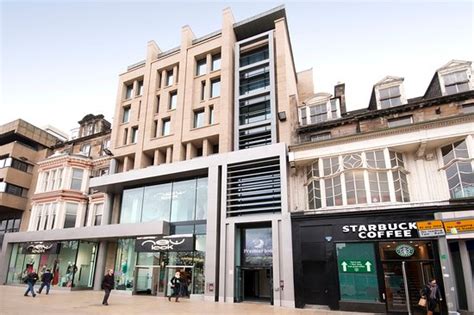 At premier inn, everybody is made to feel welcome when they step through those double doors, and we wouldn't have it any other way. PREMIER INN EDINBURGH CITY CENTRE (PRINCES STREET) HOTEL ...