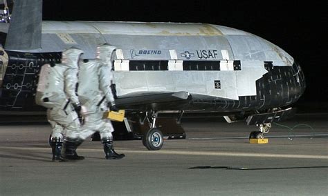 X 37b Secret Unmanned Space Shuttle Returns To Earth Daily Mail Online