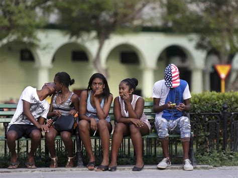 Los Jóvenes Cubanos Quieren Internet 24 Horas