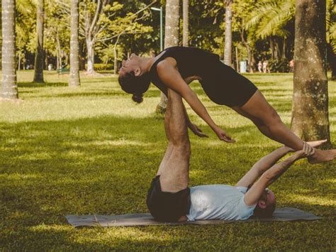 11 Partner Yoga Poses For Couples To Build Intimacy Lifehack