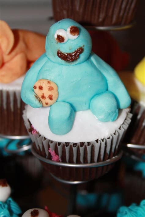 Place a clean and dry mixing bowl in the ice bath and add 2 cups heavy whipping cream. Cookie monster cup cake