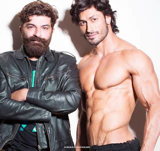 Shirtless Bollywood Men Vidyut Jamwal Almost Naked But Not Hot Bod Bollywood Uber Hunk