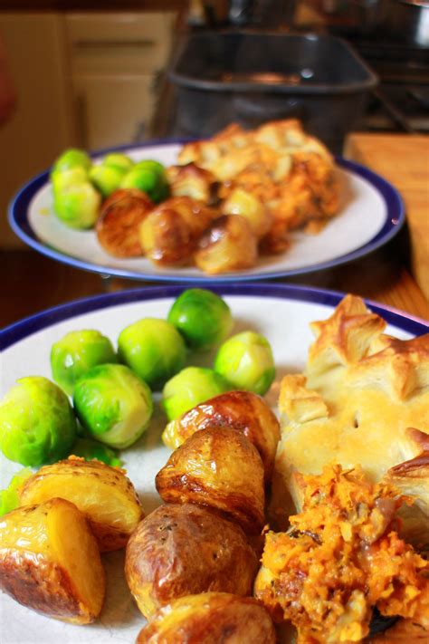 Jun 20, 2021 · cook perfect christmas vegetables, with christmas vegetable recipes for brussels sprouts, red cabbage, parsnips, carrots, plus lots more christmas vegetables. Sweet Potato & Chestnut Pie Recipe- Vegetarian Christmas ...