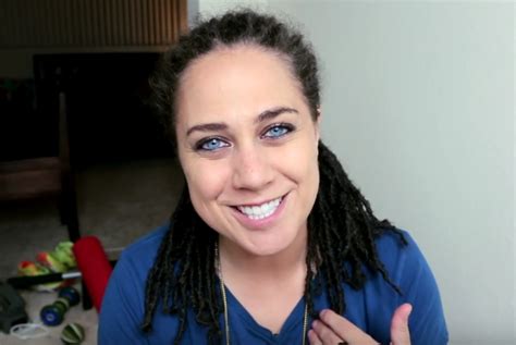 Lesbian Vlog Sarah Croce Butch Lesbian Tries Contouring And Fake Lashes