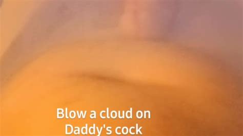 Sopla Una Nube En La Polla De Papá
