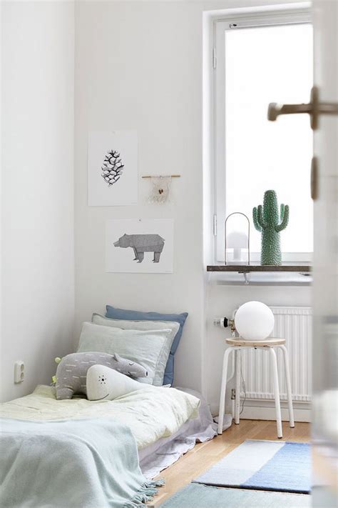 Choosing cool pillowcases and curtains could add an interesting vibe to the overall room's look. » Subtle blue hues in the kids' rooms