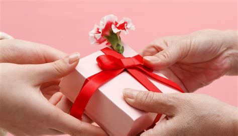 It's the kind of sentimental, special gift that she'll never forget, and the perfect way to show your appreciation. Great Ways to Present a Special Gift - Find Unique Ideas