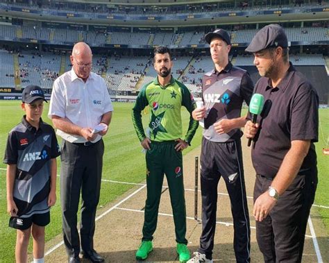 I have seen not less than 20 overs of bangladeshi seamers today, haven't find a single short pitcher, bouncer from the bowlers which can cause trouble for the kiwis. Pakistan wins toss, bowls in 3rd T20 vs New Zealand
