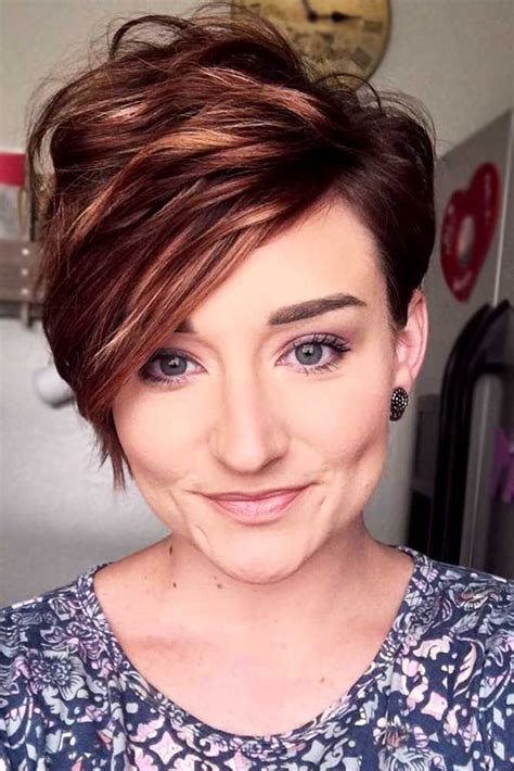 Side Parted Brown Pixie With Highlights Asymmetricalpixie Shorthair
