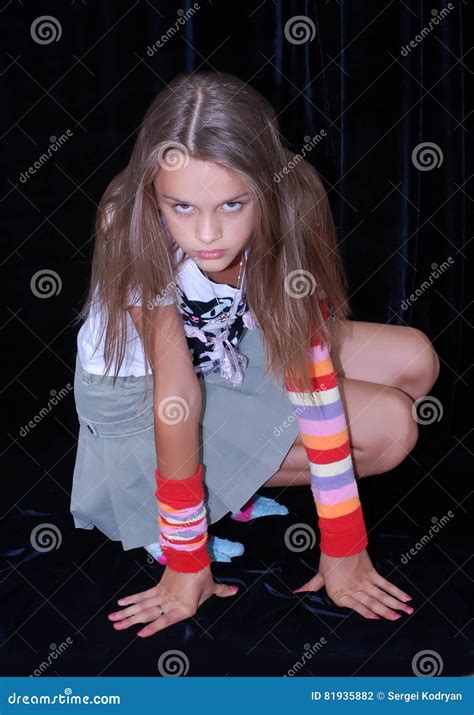 dziewczyna sowizdrzalska zdjęcie stock obraz złożonej z model 81935882