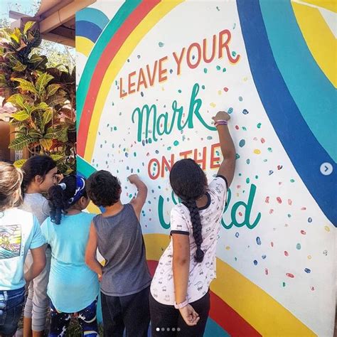 33 Incredible School Mural Ideas To Inpsire You In 2021 School Mural