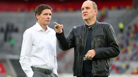 During the sunday morning presser, wolfsburg trainer oliver glasner made clear that maxence lacroix's 66th minute substitution was nevertheless not directly related to this. Oliver Glasner (Trainer VfL Wolfsburg) und der Gipfel des ...