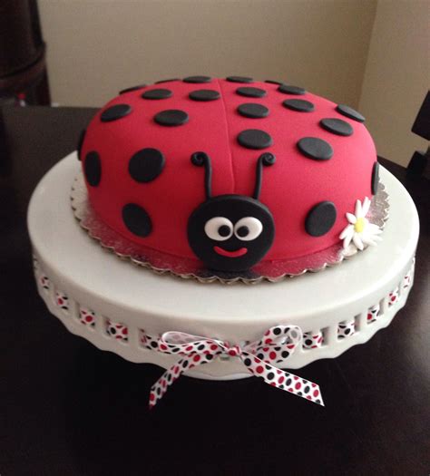 Diese kleinen kuchen im waffelbecher sind perfekt für jeden kindergeburtstag, karneval oder zum kaffeklatsch der spielgruppe. Ladybug Birthday Cake!!! (mit Bildern) | Kuchen ...